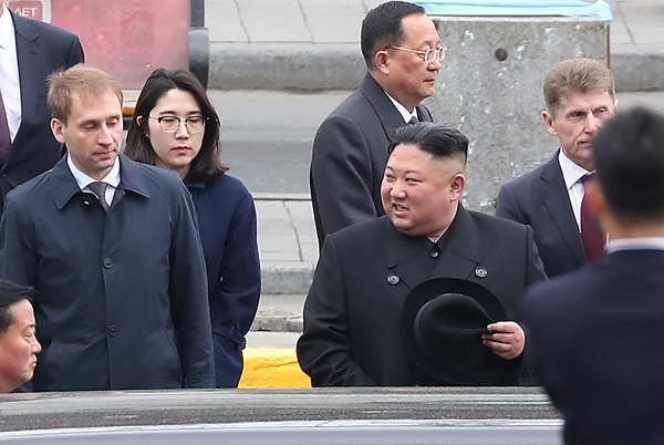 김정은 북한 국무위원장이 3일간의 러시아 공식 방문을 위해 24일 러시아 블라디보스토크역에 도착했다. 사진=연합뉴스.