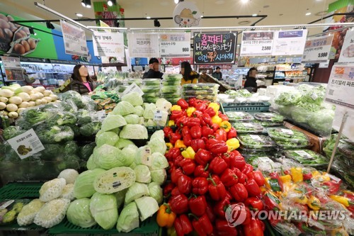 4월 소비자물가 상승률이 0.6%에 머물며 4개월 연속 1% 미만을 기록했다. 사진은 서울의 한 대형마트. 사진=연합뉴스