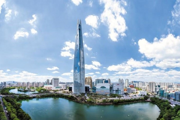 123층 랜드마크 롯데월드타워와 유적지가 공존하는 송파. 사진=롯데타워 홈페이지