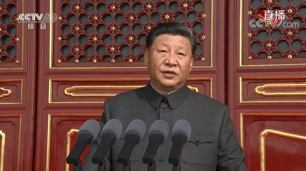 시진핑 중국 국가 주석은 1일 오전 베이징 텐안먼에서 열린 건국 70주년 기념 열병식 중요 연설을 통해 평화통일과 일국양제 견지를 강조했다. 사진=중국 CCTV 화면캡처