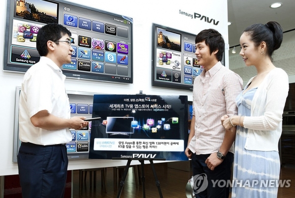 2010년 전후에 본격적으로 열린 스마트TV 시대. 이때도 삼성과 LG는 치열한 기술 전쟁을 치렀다. 사진= 연합뉴스