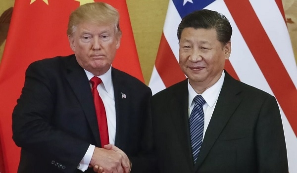 2017년 11월 중국 베이징을 방문한 도널드 트럼프 미국 대통령과 시진핑 중국 국가 주석이 악수를 하고 있다. 사진=연합뉴스