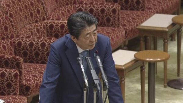 아베 신조 일본 총리가 국회에서 '벚꽃을 보는 모임'에 대해 답변했다. 사진=NHK