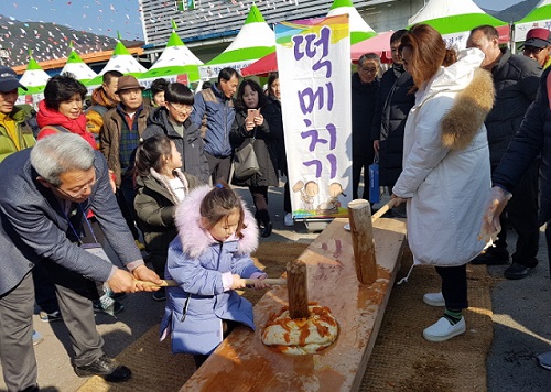 다양한 곶감 이벤트가 열리는 '산청곶감축제'. 사진은 2018년 축제 전경. 사진=연합뉴스