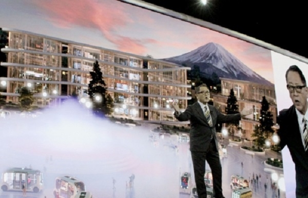 도요타의 최고경영자(CEO)인 도요타 아키오(豊田章男) 사장이 6일(현지시간) 'CES 2020' 개막을 앞두고 열린 기자회견에서 미래도시인 '우븐시티'를 건설할 예정이라고 밝혔다. 사진=연합뉴스