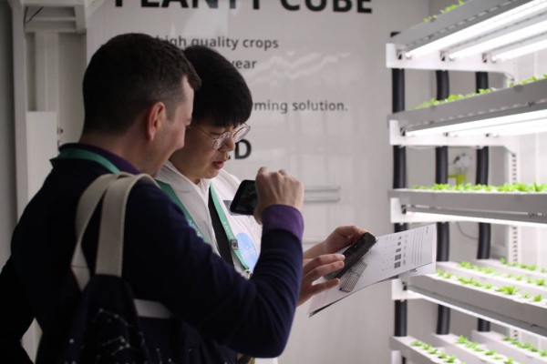 엔씽의 모듈형 자동화 농장 '플랜티 큐브'. 안전한 먹거리를 위한 아이디어로 주목받았다. 사진제공=엔씽