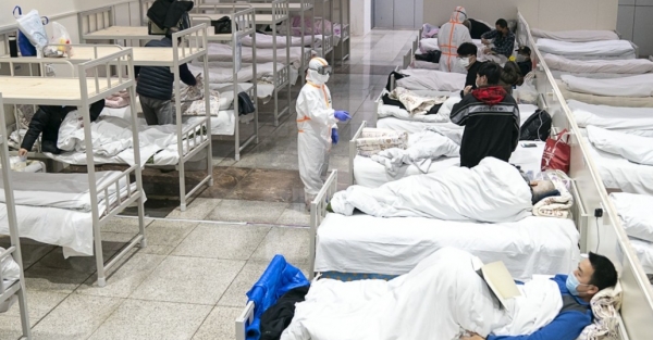 중국의 신종 코로나바이러스 감염자들이 컨벤션 센터를 개조한 우한의 임시 병원에 수용됐다. 사진=연합뉴스