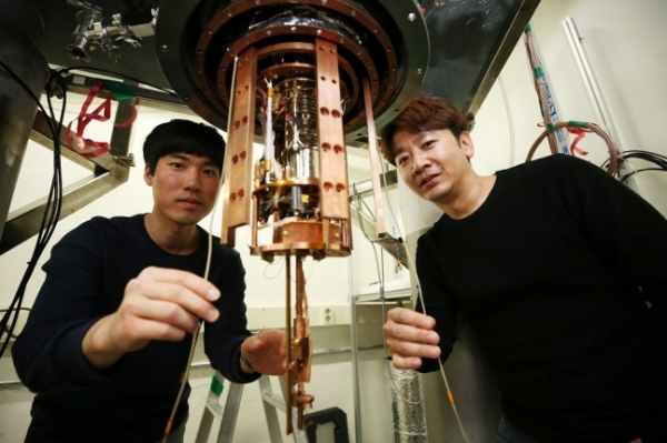 기술을 개발한 KAIST 조성재 교수(오른쪽)과 김성호 연구원. 사진제공=KAIST
