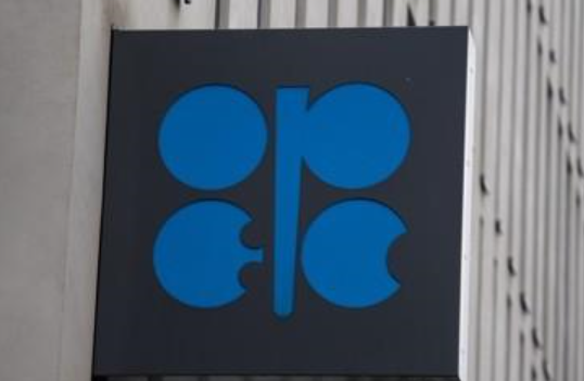 OPEC+(OPEC과 10개 주요 산유국의 연대체) 소속 23개 산유국 석유장관은 6일 열린 화상회의에서 하루 970만 배럴 감산을 7월 말까지 한 달 더 연장하기로 합의했다. 사진=EPA/연합