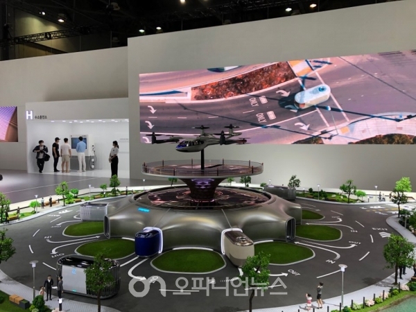 현대차가 이날 전시한 '미래 모빌리티 솔루션' 모형. 사진=김상혁 기자