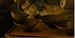 영화 '적벽대전'에서 소교가 차를 끓이는 모습.