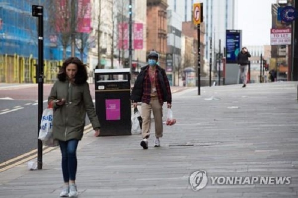 영국 시민들이 글래스고 거리를 걷고 있다. 사진=연합뉴스