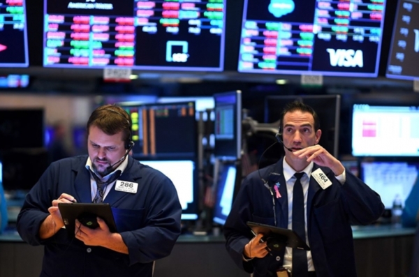뉴욕증권거래소(NYSE)에서 28일(현지시간) 주요 지수는 기업 실적 부진 등의 영향으로 일제히 하락했다. 사진=AFP/연합