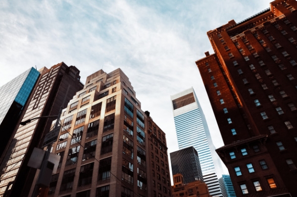 미국에서 가장 비싼 집값을 보이는 뉴욕 맨하탄 도심부의 건물 모습. 사진제공=Freepik