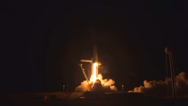 스페이스X가 16일 오전 9시27분(한국시간) 우주비행사 4명을 태운 유인 우주선 '리질리언스' 발사에 성공했다. 사진=스페이스X