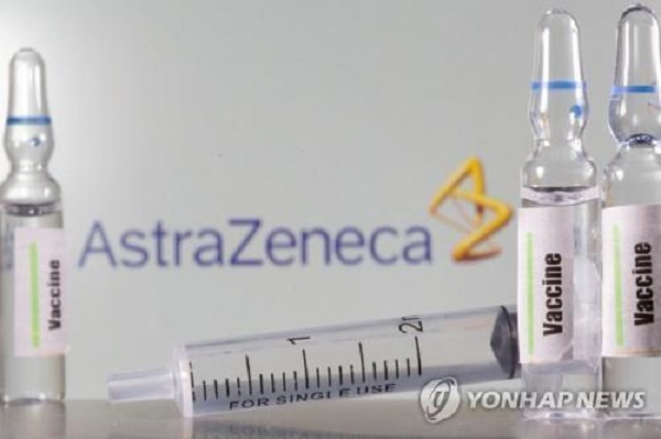 유럽의약품청(EMA)이 아스트라제네카 백신이 희귀 혈전 발생과 관련이 있을 가능성이 있다고 7일(현지시간) 밝혔다. 사진=연합뉴스