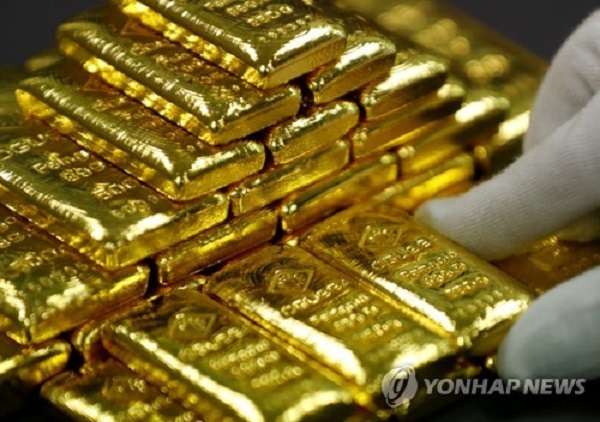 지난 6일(현지시간) 뉴욕상품거래소에서 금 가격이 온스당 1800달러를 넘어섰다. 사진=연합뉴스