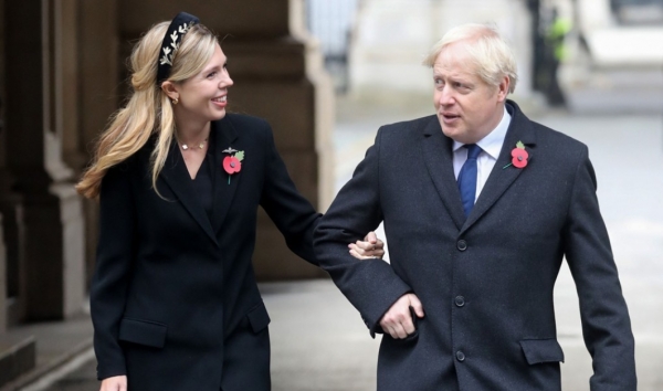 보리스 존슨 영국 총리가 29일(현지시간) 런런  웨스트민스터대성당에서 약혼여 캐리 시먼즈(왼쪽) 깜짝 결혼식을 올렸다. 사진=AFP연합