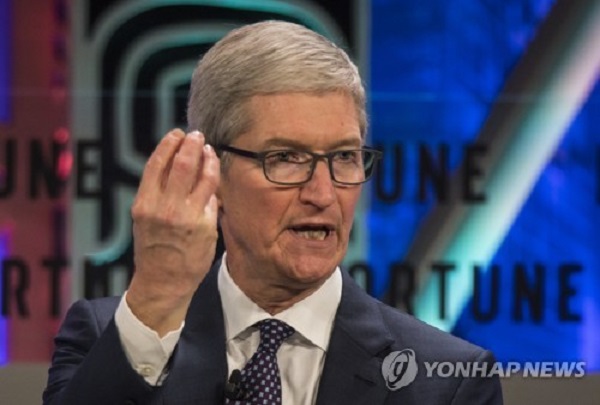 팀 쿡 애플 최고경영자(CEO)가 2분기 실적발표 당시 공급난에 대해 우려했다. 사진=연합뉴스