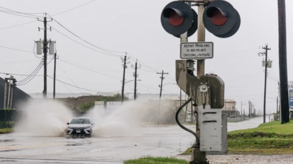 열대성 폭풍 니컬러스는 14일(현지시간) 새벽 텍사스 해안에 상륙했고 남동부 일대에 강풍과 호우, 홍수 피해를 가져올 것으로 예상된다고 미국 언론이 보도했다. 사진=게티이미지