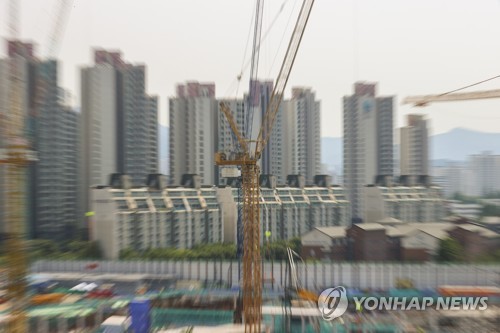 서울 아파트 가격이 고가행진하면서 거래가 줄어드는 '거래절벽'현상이 이어지고 있다./사진=연합뉴스