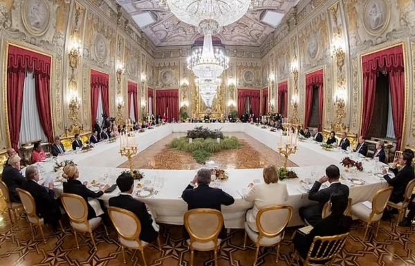 이탈리아 로마 주요20개국(G20) 정상회의에 참석 중인 각국 정상들이 30일(현지시간) 세르조 마타렐라 이탈리아 대통령이 퀴리날레궁에서 주최한 만찬에 참석했다. 사진=로이터/연합