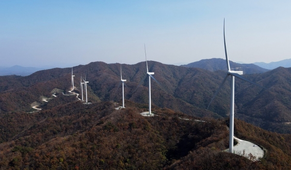 두산중공업은 전남 장흥풍력발전단지에 국내 바람에 특화된 풍력발전기를 도입해 경쟁력을 높였다.