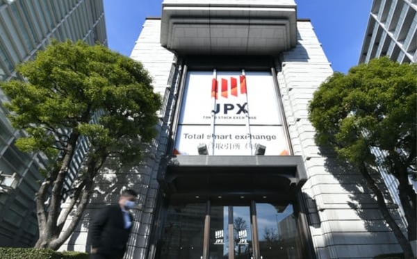 도쿄증권거래소는 올 4월 4일부터 기존 4개에서 3개로 재편되는 시장별 소속 기업을 11일 발표했다. 사진=닛케이