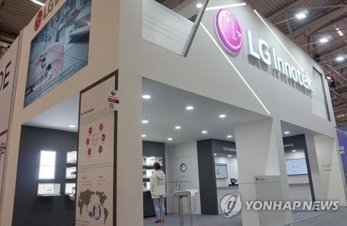 LG이노텍이 아이폰 판매 호조 속에 사상 처음으로 영업익 1조원을 돌파했다. 사진=연합뉴스