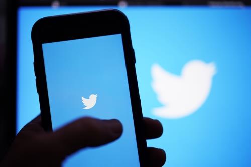 트위터 주식의 약 20％를 관리하는 펀드 매니저를 포함한 주요 주주들은 트위터와 머스크의 거래를 지지하는 것으로 알려졌다. 사진=AP/연합