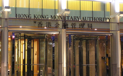홍콩의 중앙은행 격인 홍콩금융관리국(HKMA)은 22일 미국을 따라 석 달 연속 '자이언트 스텝'(기준금리를 한꺼번에 0.75%포인트 올리는 것) 금리 인상을 단행했다.