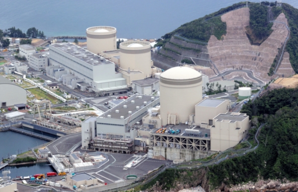 일본 경제산업성은 5일(현지시간) 원자력규제위원회 회의에서 원전 운전 기간 연장을 위한 법 정비를 검토할 방침이라고 밝혔다. 사진=아사히