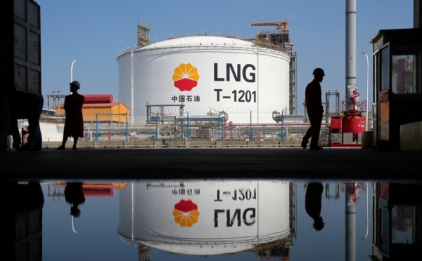 중국 국영 중국석유화공그룹(시노펙)은 21일 화상 행사를 통해 카타르에너지가 2026년부터 27년간 연간 400만톤의 LNG를 공급할 것이라고 발표했다. 사진=로이터/연합