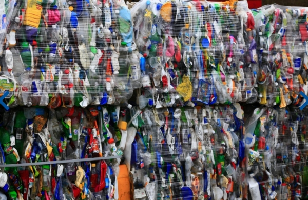 태국 정부는 올해는 폐플라스틱을 원료로 사용하는 자유무역지구 내 14개 업체만 수입이 허용하기로 했다. 내년에는 수입량을 올해의 절반 수준으로 줄이고 2025년에는 전면 금지한다.