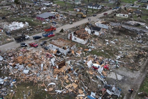 미국 중남부 토네이도 강타 피해 속출····21명 사망