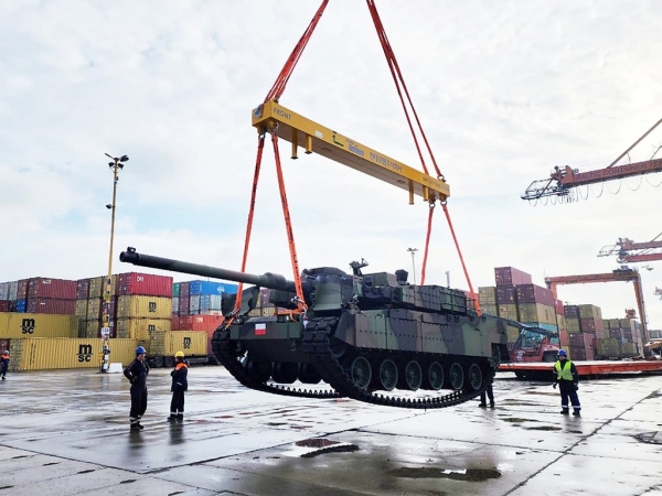 현대로템이 지난달 22일(현지시간) K2전차 5대가 폴란드 그드니아 항구에 도착했다고 23일 밝혔다. 사진=연합뉴스