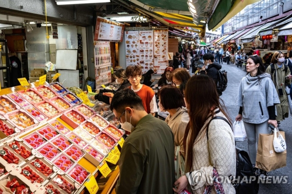 일본의 3월 소비자물가지수(신선식품 제외)가 지난해 같은 달보다 3.1% 올랐다. 사진=AFP/연합