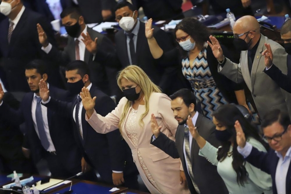 엘살바도르 정부는 의석수 감축은 "국가 지출을 줄이고 투표의 평등을 촉진하며 민주적 선택을 수행하고 국민에 유리한 의사결정을 가능하게 할 것"이라고 전망했다. 사진=AP