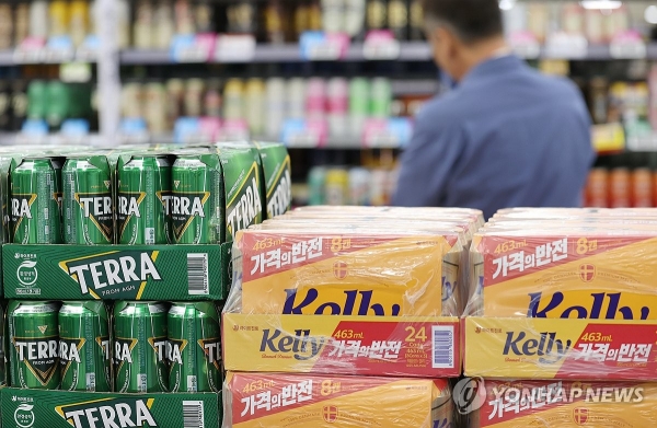 서울 한 대형마트에 진열된 맥주 제품들. 사진=연합뉴스