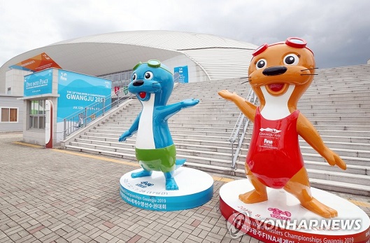 대회 공식 마스코트 '수리'와 '달이'.사진=연합뉴스