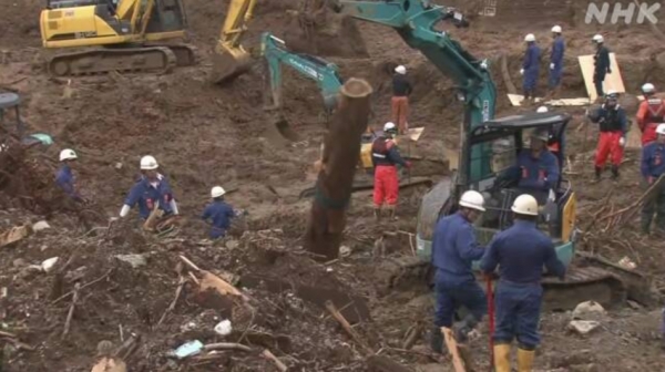 일본에서 지난 4일부터 시작된 규슈(九州)를 중심으로 쏟아진 폭우로 12일 오전까지 69명이 숨지고 13명이 실종됐으며 1명이 심폐정지 상태라고 NHK 등 일본 언론이 보도했다. 사진=NHK