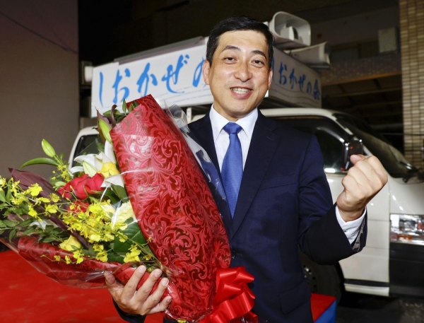 일본 가고시마(鹿兒島)현 지사 선거에서 무소속 시오타 고이치(54) 후보는 22만 2676표를 얻어 재선을 노리던 미타조노 사토시 현 지사에 승리했다. 사진=교도/연합