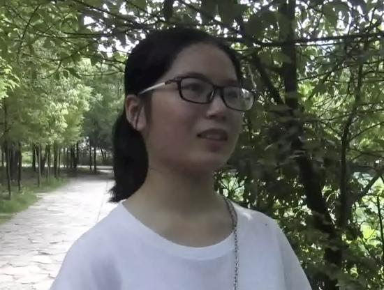 중국에서 가난한 농민공 집안 출신인 한 우등생의 대학 진학을 놓고 때아닌 '흙수저 논쟁'이 벌어졌다. 사진=중국CCTV