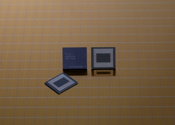 SK하이닉스가 양산하는 18GB LPDDR5 모바일 D램. 사진제공=SK하이닉스