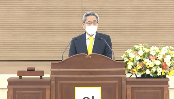 윤종규 KB그룹 회장이 26일 열린 정기 주총에서 발언하고 있다.