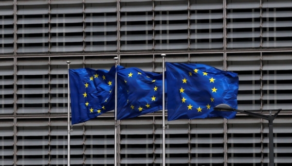 유럽연합(EU) 행정부 격인 집행위원회가 경제회복기금 재원 마련 계획의 일부로 처음으로 10년 만기 채권을 통해 200억 유로(약 27조원)를 조달했다. 사진=로이터/연합