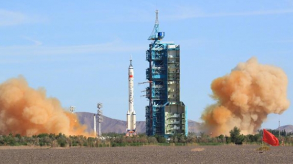 선저우 12호는 17일 오전 9시 22분(현지시간) 중국 서북부 간쑤성 주취안(酒泉) 위성발사센터에서 창정(長征)-2F 야오(遼)-12 로켓에 실려 발사됐다. 사진=바이두