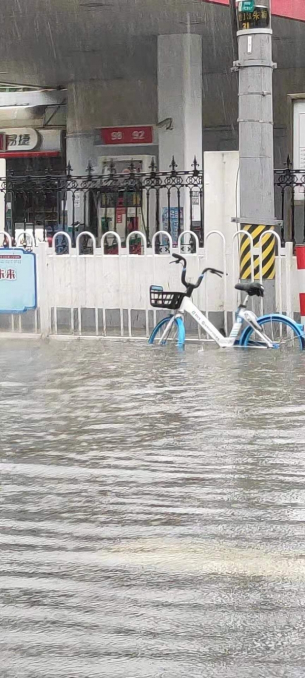 중국 상하이(上海)와 저장(浙江성 일대에 상륙한 제6호 태풍 '인파'가 하루 500mm의 폭우를 쏟아부어 피해가 속출했다. 사진=중국 상하이 교민 제공