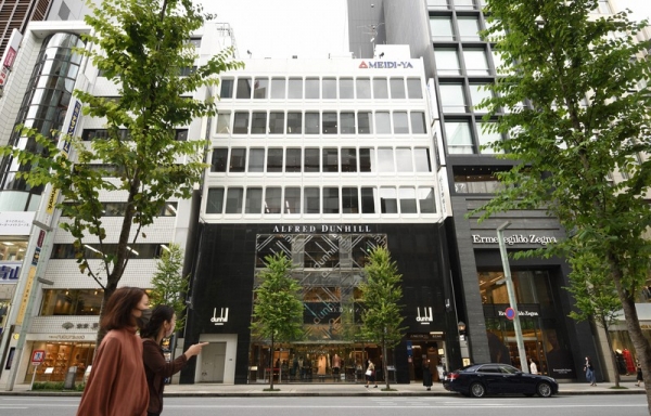일본에서 땅값이 가장 비싼 곳은 도쿄의 메이지야긴자(明治屋銀座) 빌딩 부지다. ㎡당 기준지가는 올해 3950만엔(약 4억 3000만원)으로 발표돼 16년째 일본에서 가장 비싼 곳이라는 명성을 유지했다.사진=마이니치