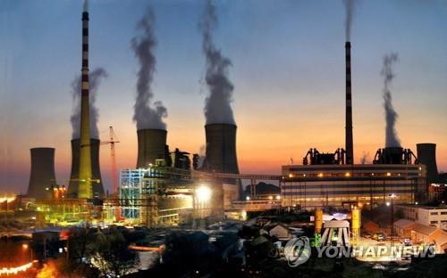 '세계의 공장' 중국이 극심한 전력난을 겪는 가운데 국제유가가 7년 만에 최고치로 치솟는 등 세계적인 에너지난이 가중되고 있다. 사진=EPA/연합